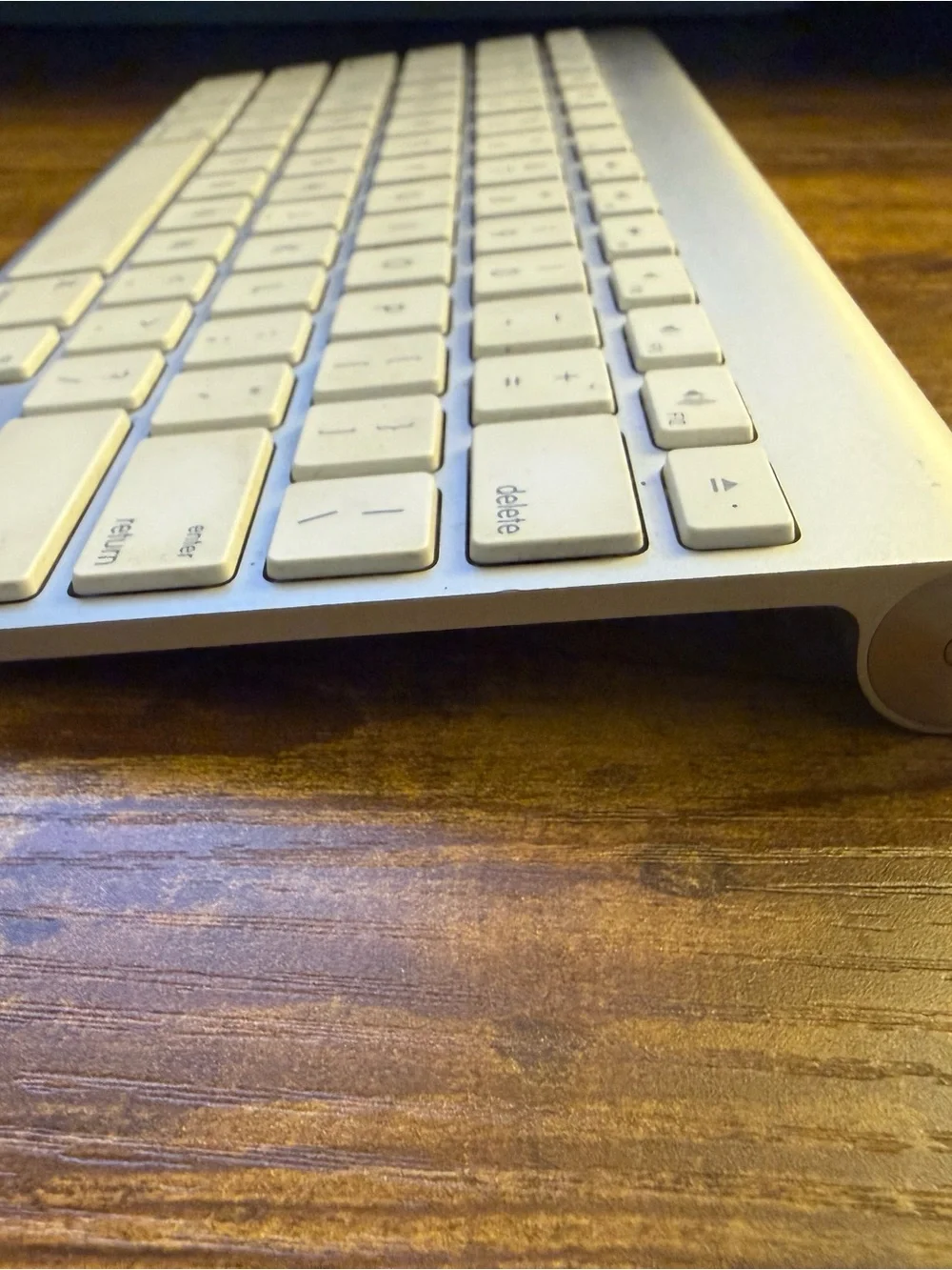 Apple White Aluminum Wireless Keyboard and White Magic Mouse
